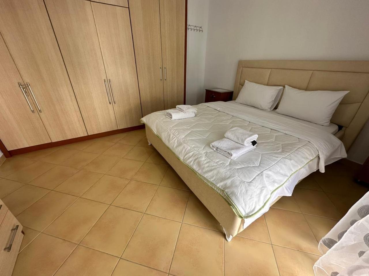 Taulant Apartment *